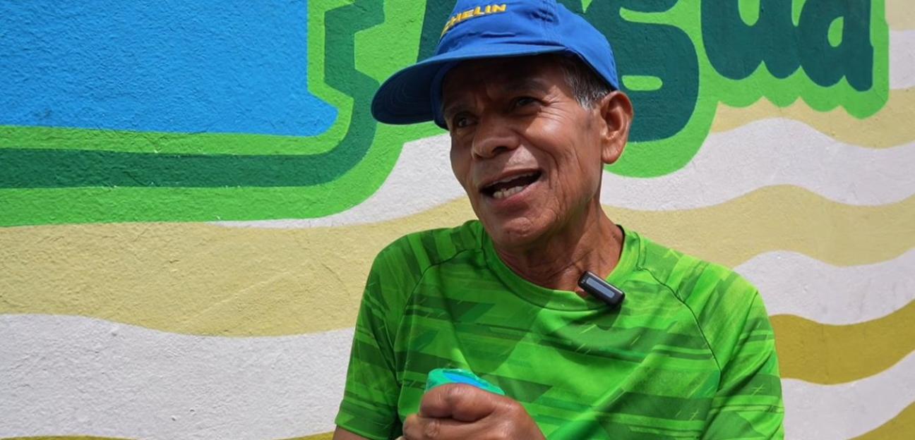 FAMILIAS AGRADECEN PURIFICADORA DE AGUA GRATUITA EN PLAZA LAS ÁGUILAS