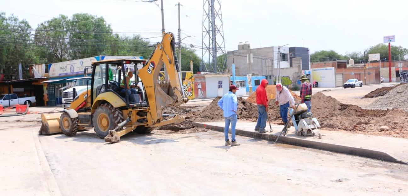 AVANZA REHABILITACIÓN DE CALLE VICENTE GUERRERO EN VILLA DE POZOS