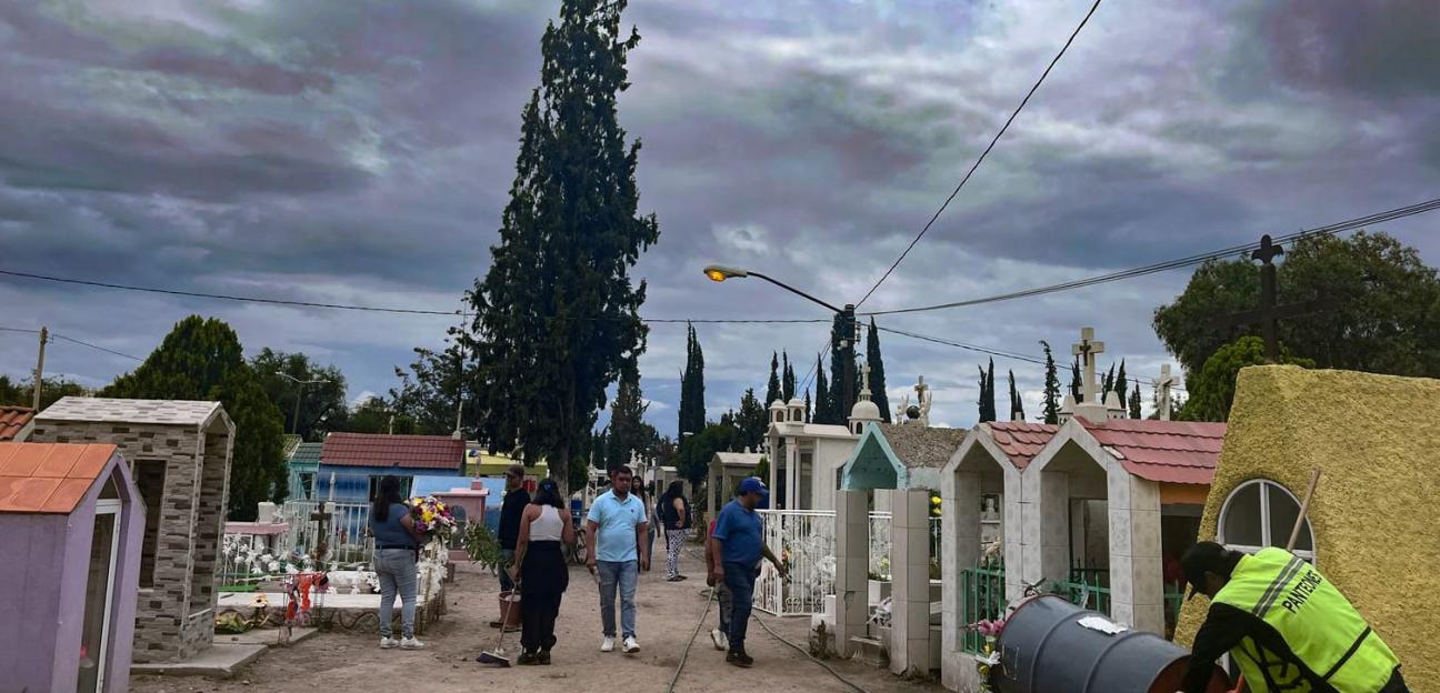 DÍA DEL PADRE EN PANTEONES DE VILLA DE POZOS TRANSCURRIÓ CON GRAN ACEPTACIÓN Y TRAQUILIDAD