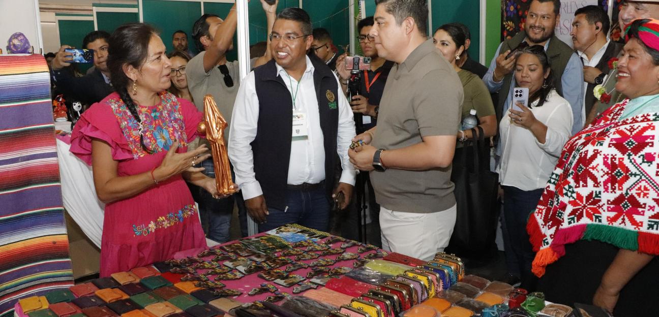 PRESENTE VILLA DE POZOS EN FENAPO 2025 CON STAND ARTESANAL