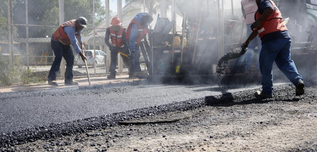 AVANZAN OBRAS DE PAVIMENTACIÓN EN BOSQUES DE LAS FLORES