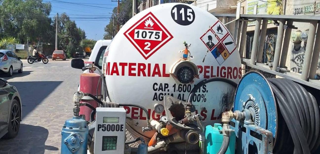 RETIRAN PIPA DE GAS LP QUE OPERABA EN CONDICIONES INSEGURAS EN VILLA DE POZOS