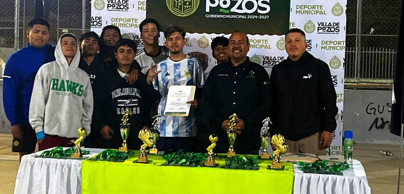 VILLA DE POZOS PREMIA A CAMPEONES DEL PRIMER TORNEO DE FÚTBOL RÁPIDO EN CIUDAD 2000
