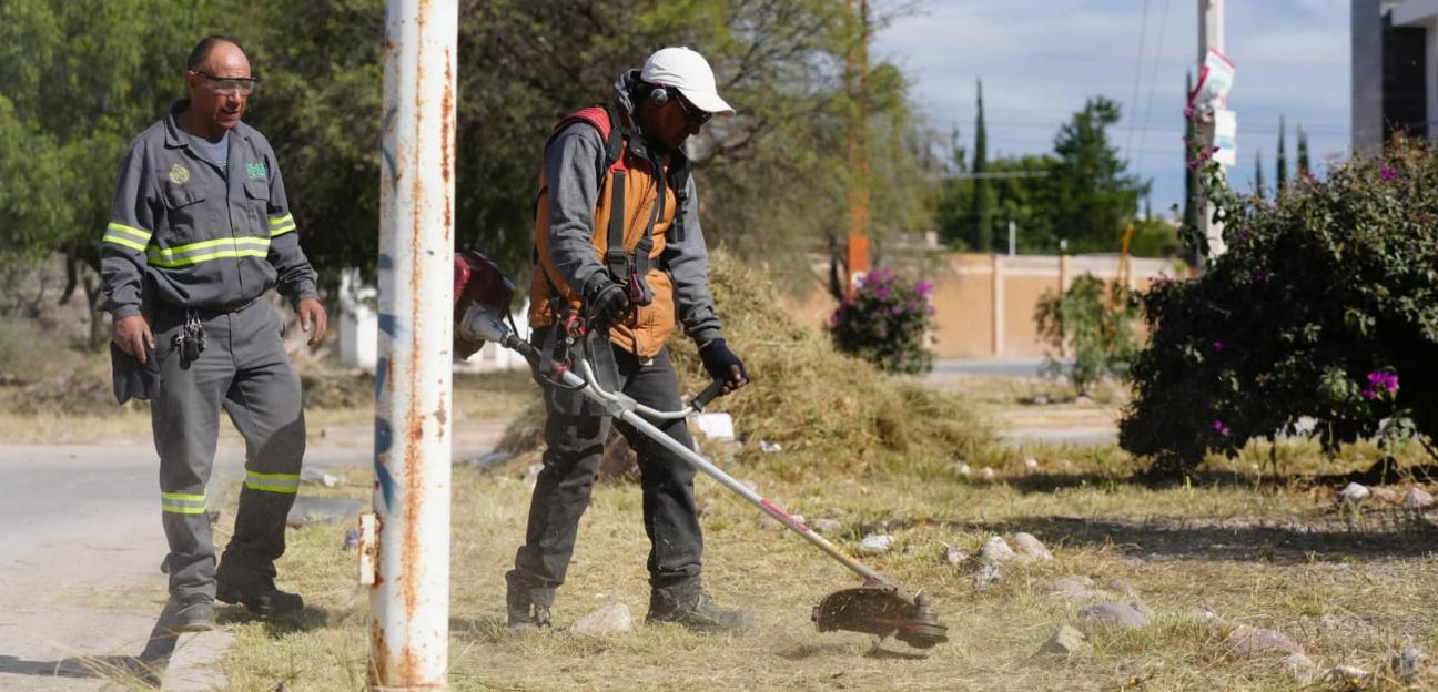 VILLA DE POZOS ATIENDE SOLICITUDES DE HABITANTES CON JORNADAS DE LIMPIEZA