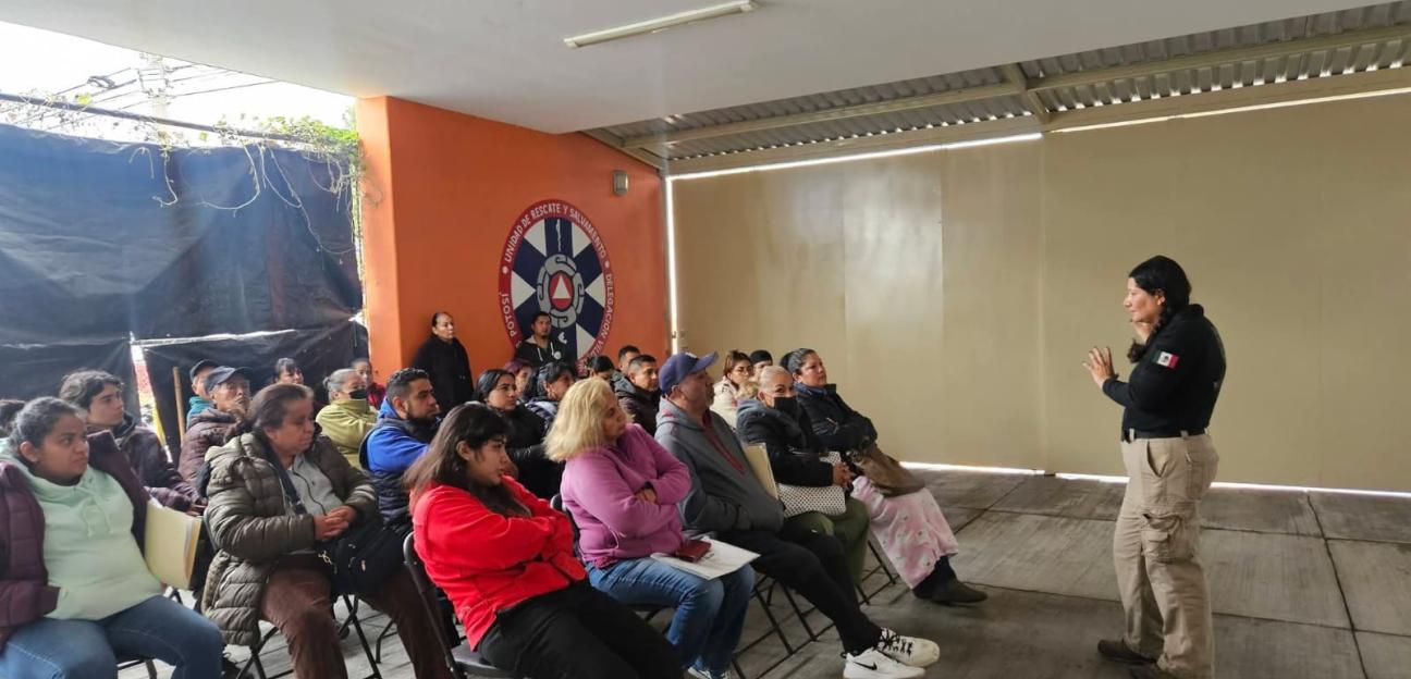 CAPACITAN A COMERCIANTES PARA EL MANEJO SEGURO DE PIROTECNIA EN VILLA DE POZOS