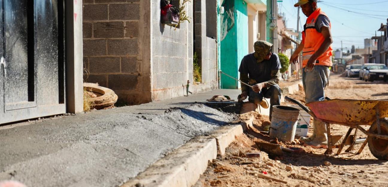 CONTINÚA AVANCE DE CALLE INSURGENTES EN VILLA DE POZOS