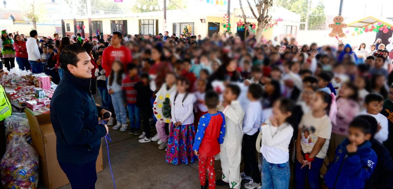 NAVIDAD VERDE ALEGRA A ESTUDIANTES DE VILLA DE POZOS