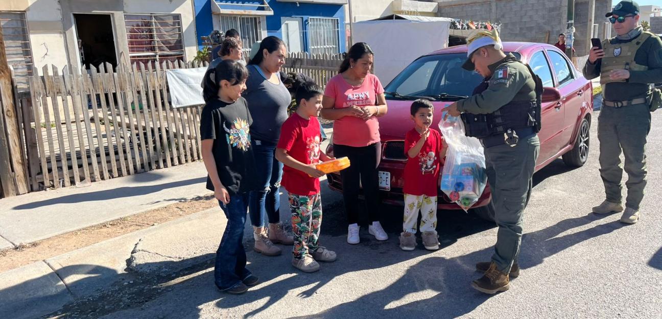 GUARDIA CIVIL MUNICIPAL DE VILLA DE POZOS LLEVA ALEGRÍA NAVIDEÑA A NIÑAS Y NIÑOS DE ESCASOS RECURSOS