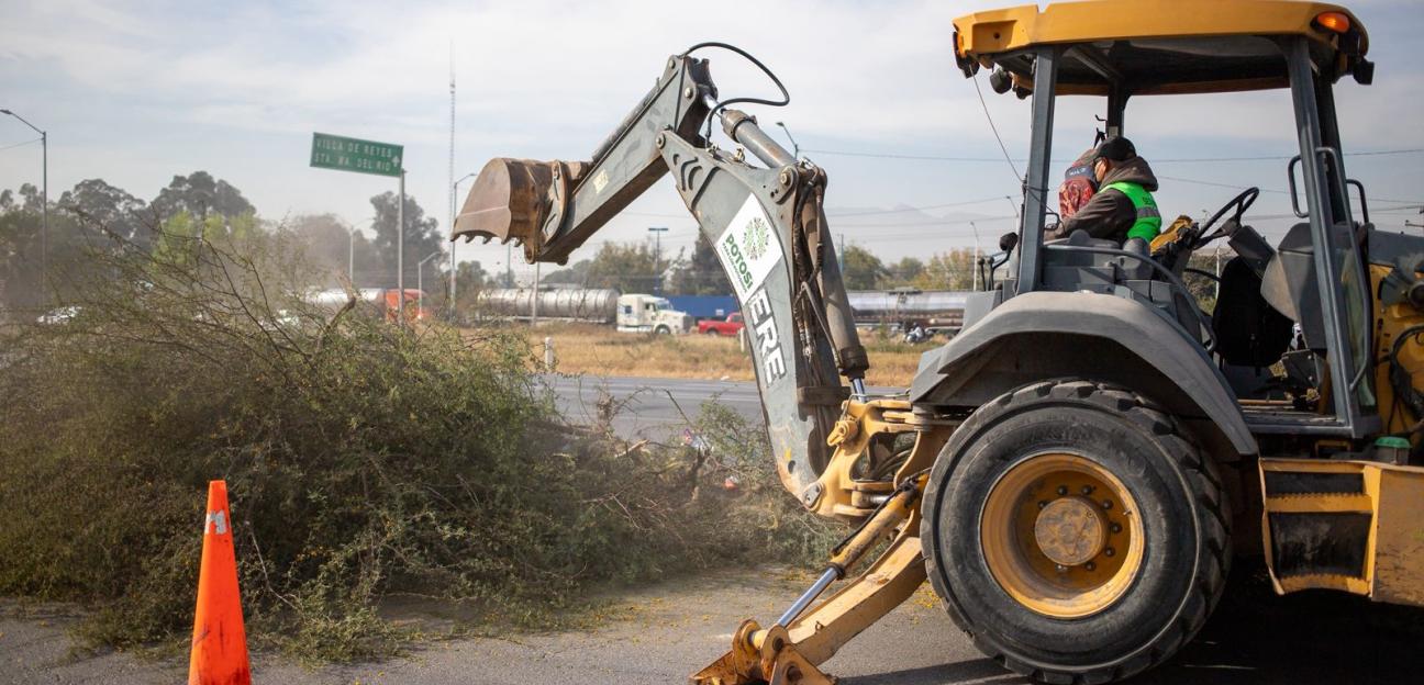 INICIA VILLA DE POZOS Y SEDUVOP LIMPIEZA INTEGRAL DE LATERALES DE LA 57