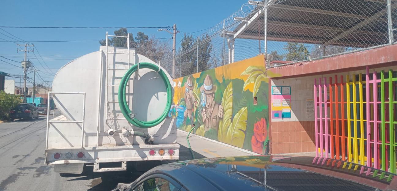 VILLA DE POZOS BRINDA APOYO CON PIPAS DE AGUA A PLANTELES EDUCATIVOS