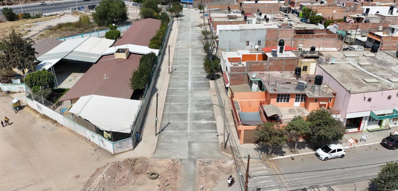 AVANZA REHABILITACIÓN INTEGRAL DE LAS CALLES CELAYA Y LEÓN EN VILLA DE POZOS