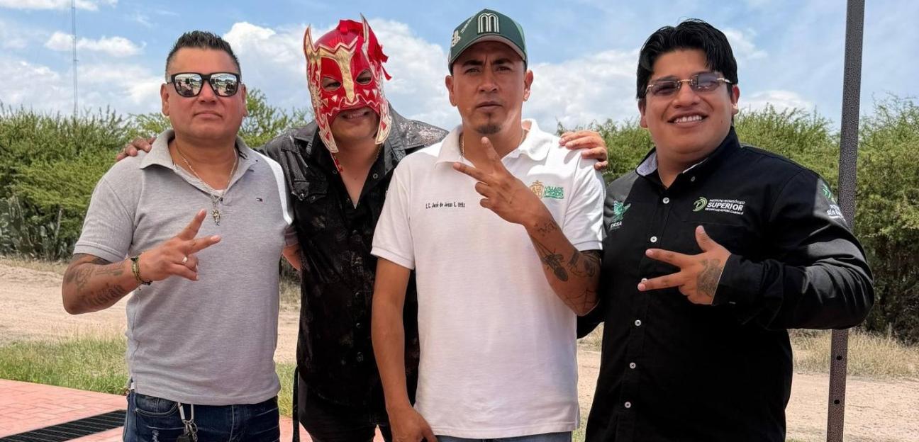 VILLA DE POZOS RECONOCE A ESTUDIANTES