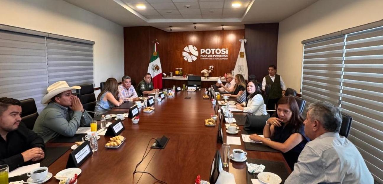 PATY ARADILLAS REFRENDA COMPROMISO CON LA SEGURIDAD DE POZOS