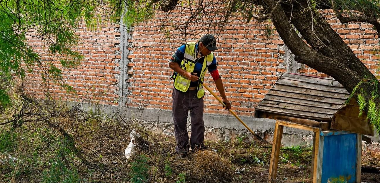 VILLA DE POZOS FORTALECE EL MANTENIMIENTO DE ESPACIOS PÚBLICOS EN SUS COLONIAS