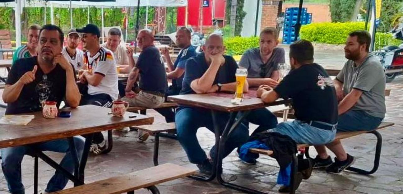 ALEMANES Y MEXICANOS CELEBRAN JUNTOS EN VILLA DE POZOS DURANTE LA RUTA MUNDIALISTA DEL SABOR