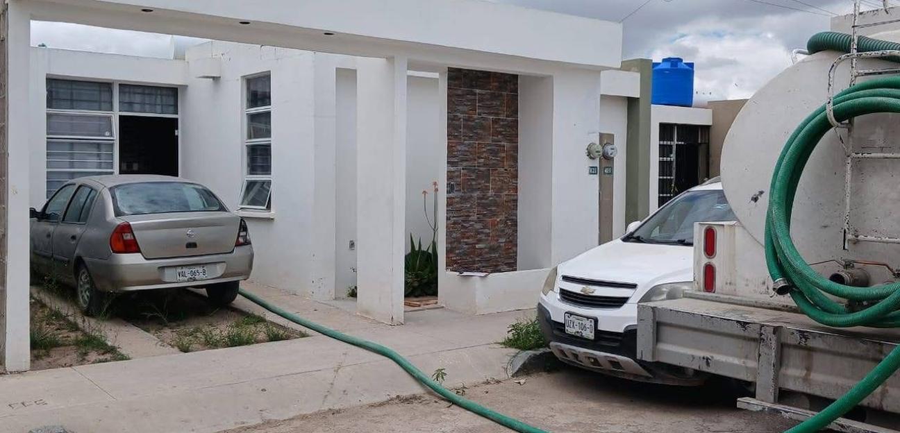 VILLA DE POZOS MANTIENE OPERATIVO DE DISTRIBUCIÓN DE AGUA POTABLE