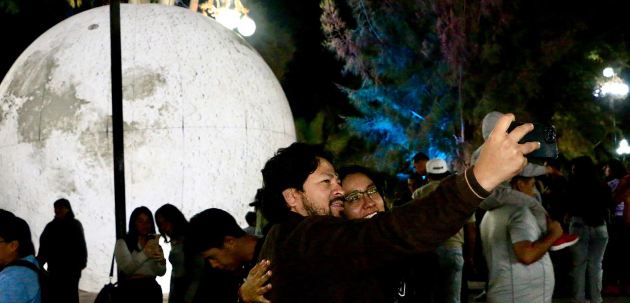 FAMILIAS DE VILLA DE POZOS DISFRUTARON UNA NOCHE BAJO LA LUNA
