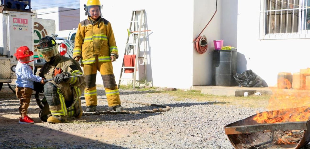 PROTECCIÓN CIVIL DE VILLA DE POZOS NOMBRA HÉROE HONORARIO AL PEQUEÑO DARRELL ISAAC