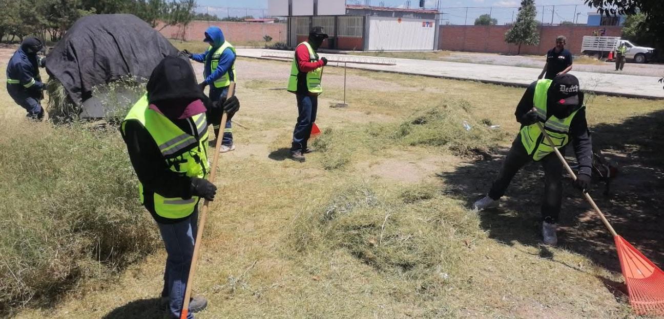 VILLA DE POZOS DA MANTENIMIENTO A ÁREAS VERDES DE ESCUELAS
