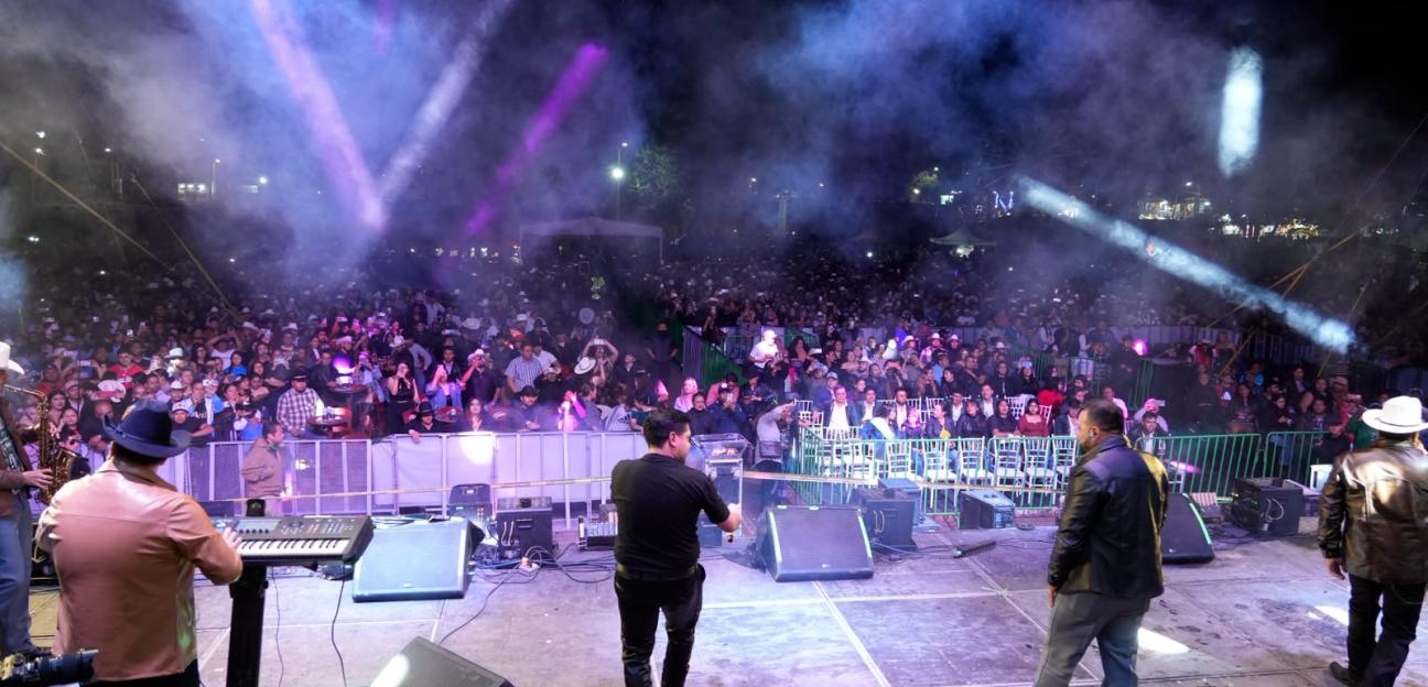 ALACRANES MUSICAL HACE VIBRAR LA FEREPO 2026 CON UNA NOCHE DE PASITO DURANGUENSE