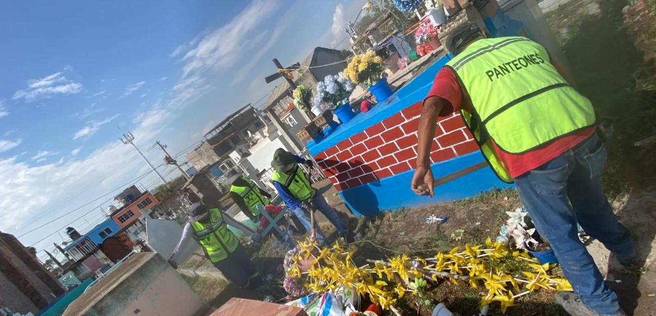 VILLA DE POZOS ALISTA SUS PANTEONES PARA HONRAR LA MEMORIA DE QUIENES HAN PARTIDO