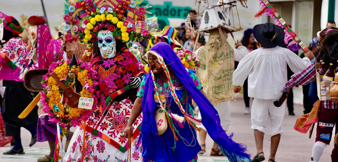 VILLA DE POZOS VIVIÓ UNA TARDE LLENA DE TRADICIÓN, MÚSICA Y COLOR CON LAS COMPARSAS DE XANTOLO