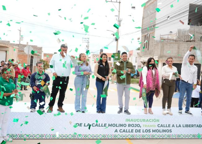 VILLA DE POZOS ENTREGA CALLE MOLINO ROJO TRAS AÑOS DE ESPERA