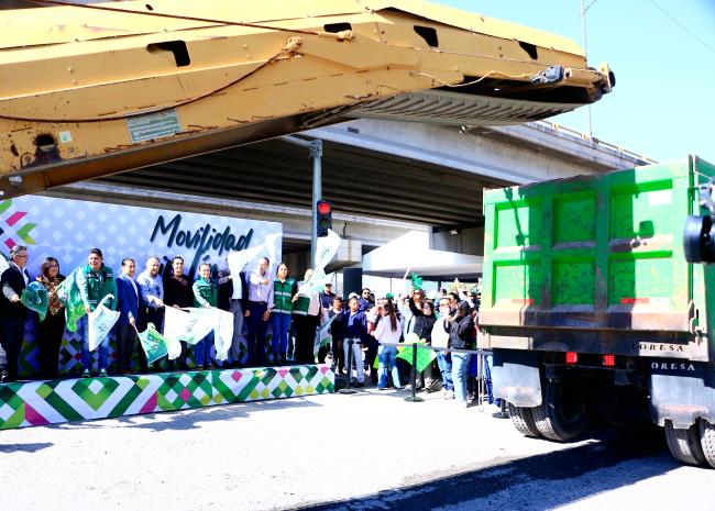 GOBIERNO DEL ESTADO Y VILLA DE POZOS FORTALECEN LA MOVILIDAD CON LA REHABILITACIÓN DE LATERALES CARRETERA 57